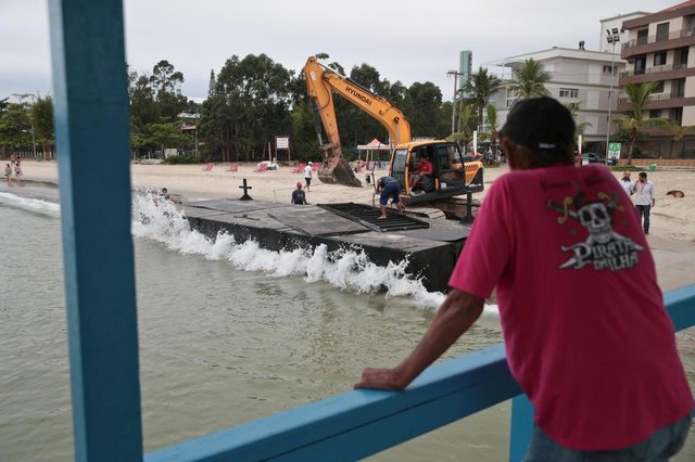FLORIANÓPOLIS, SC, BRASIL, 20/03/2018: Ampliação do trapiche de Canasvieiras para receber cruzeiros. Na foto: (Foto: CRISTIANO ESTRELA / DIÁRIO CATARINENSE) FLORIANÓPOLIS, SC, BRASIL, 20/03/2018: Ampliação do trapiche de Canasvieiras para receber cruzeiros. Na foto: (Foto: CRISTIANO ESTRELA / DIÁRIO CATARINENSE)