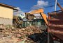 Casa onde morava investigado por morte de Naiara é demolida em Caxias do Sul
