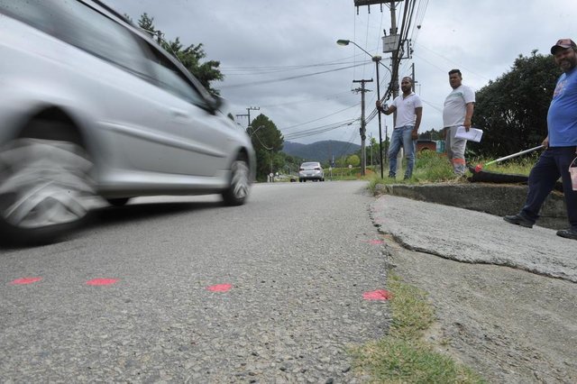 Blumenau - SC - Brasil - 22032018 - Obras viárias vão complicar ainda mais o trânsito de Blumenau. Rua Bahia. Blumenau - SC - Brasil - 22032018 - Obras viárias vão complicar ainda mais o trânsito de Blumenau. Rua Bahia.