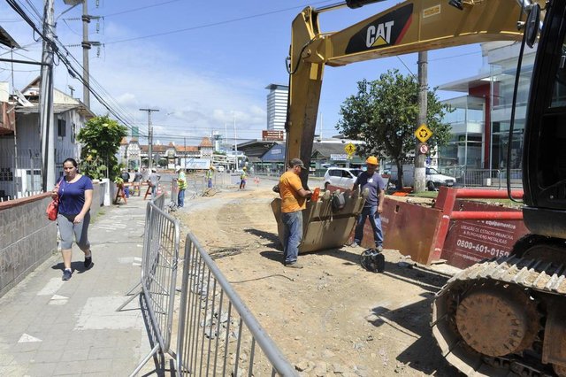 Blumenau - SC - Brasil - 28022018 - Rua Humberto de Campos tem mais um trecho interditado para obras. Blumenau - SC - Brasil - 28022018 - Rua Humberto de Campos tem mais um trecho interditado para obras.