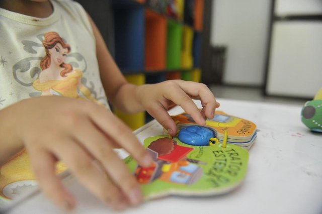 Mão e pé de criança programa Família Acolhedora, de Blumenau Mão e pé de criança programa Família Acolhedora, de Blumenau