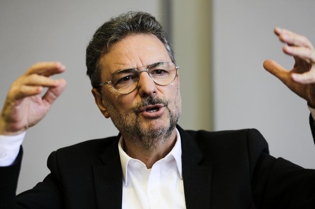 CAXIAS DO SUL, RS, BRASIL, 28-03-2018. Após uma sequencia de três anos de queda no faturamento e no quadro de funcionários das industrias de Caxias do Sul. Os resultados de 2018 são positivos e devem favorecer os investimentos e recontratações de funcionários no setor. Na foto: Alexandre Gazzi, diretor corporativo na Randon. (FOTO: ANDERSON FETTER/AGÊNCIA RBS)Indexador: Anderson Fetter CAXIAS DO SUL, RS, BRASIL, 28-03-2018. Após uma sequencia de três anos de queda no faturamento e no quadro de funcionários das industrias de Caxias do Sul. Os resultados de 2018 são positivos e devem favorecer os investimentos e recontratações de funcionários no setor. Na foto: Alexandre Gazzi, diretor corporativo na Randon. (FOTO: ANDERSON FETTER/AGÊNCIA RBS)Indexador: Anderson Fetter