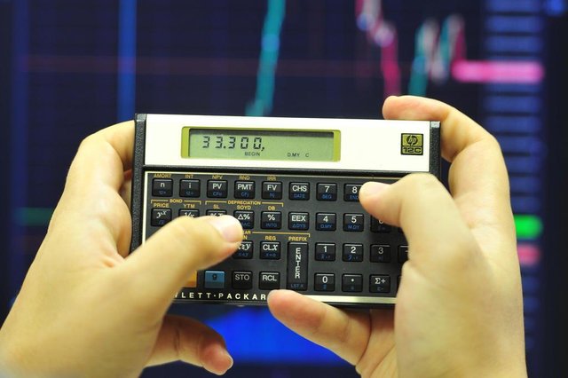 JOINVILLE,SC,BRASIL,07-03-2018.Bitcoin é uma moeda digital do tipo criptomoeda descentralizada e, também um sistema econômico alternativo.Calculadora Científica.(Foto:Salmo Duarte/A Notícia) JOINVILLE,SC,BRASIL,07-03-2018.Bitcoin é uma moeda digital do tipo criptomoeda descentralizada e, também um sistema econômico alternativo.Calculadora Científica.(Foto:Salmo Duarte/A Notícia)