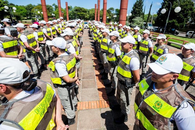 PORTO ALEGRE, RS, BRASIL, 03/01/2018 : formatura de soldados que reforçarão seis batalhões da Capital. Na praça Itália com a presença do secretário de Segurança Pública do Rio Grande do Sul Cezar Schirmer. (Omar Freitas/Agência RBS)Indexador: Omar Freitas PORTO ALEGRE, RS, BRASIL, 03/01/2018 : formatura de soldados que reforçarão seis batalhões da Capital. Na praça Itália com a presença do secretário de Segurança Pública do Rio Grande do Sul Cezar Schirmer. (Omar Freitas/Agência RBS)Indexador: Omar Freitas