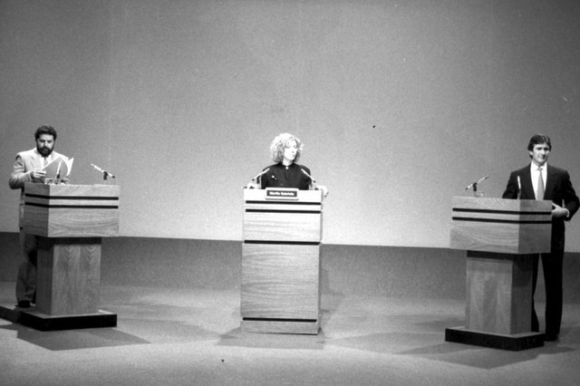Lula e Collor debate mediado por Marília Gabriela#PÁGINA: 6##EDIÇÃO:2NAO VEIO Fonte: Não Consta Fotógrafo: Não se Aplica Lula e Collor debate mediado por Marília Gabriela#PÁGINA: 6##EDIÇÃO:2NAO VEIO Fonte: Não Consta Fotógrafo: Não se Aplica