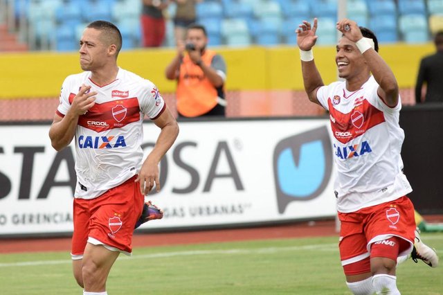 Jogador Ramon do Vila Nova comemora gol durante partida entre Vila Nova e Goiás, válida pelo Campeonato Goiano 2018, no Estádio Olímpico, em Goiânia (GO), neste sábado (3). Carlos Costa/Futura Press Jogador Ramon do Vila Nova comemora gol durante partida entre Vila Nova e Goiás, válida pelo Campeonato Goiano 2018, no Estádio Olímpico, em Goiânia (GO), neste sábado (3). Carlos Costa/Futura Press