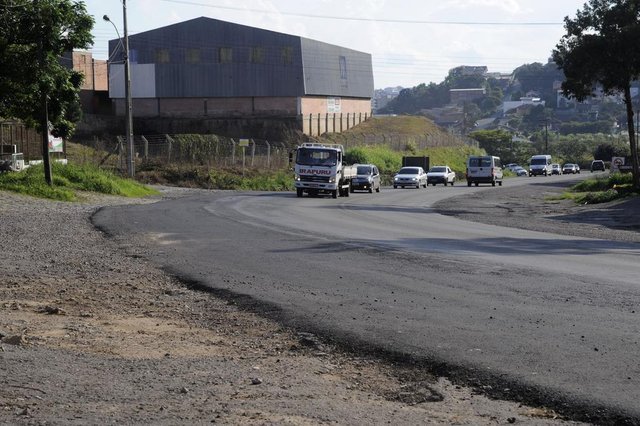 CAXIAS DO SUL, RS, BRASIL, 09/04/2018 - Duplicação da BR 116 está parada em Caxias. (Marcelo Casagrande/Agência RBS) CAXIAS DO SUL, RS, BRASIL, 09/04/2018 - Duplicação da BR 116 está parada em Caxias. (Marcelo Casagrande/Agência RBS)