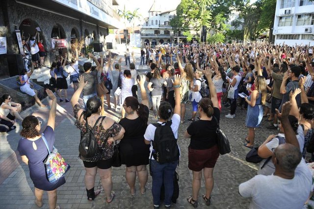 Blumenau - SC - Brasil - 12042018 - Assembléia dos servidores municipais em frente a prefeitura de Blumenau. Blumenau - SC - Brasil - 12042018 - Assembléia dos servidores municipais em frente a prefeitura de Blumenau.