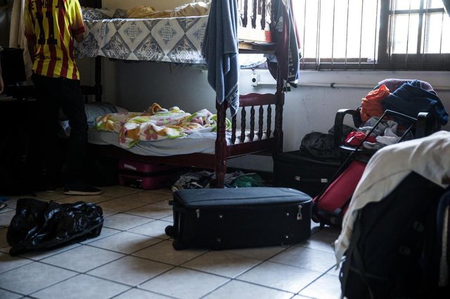 FLORIANÓPOLIS, SC, BRASIL, 12-04-2018 - Moradia Estudantil da UFSC está em situação preocupante. Diversos problemas ocorrem no local, tais como ratos, fiação elétrica comprometida, máquinas de lavar roupa sem funcionamento, pisso solto e quebradiço, quartos sem espaço, entre outros. FLORIANÓPOLIS, SC, BRASIL, 12-04-2018 - Moradia Estudantil da UFSC está em situação preocupante. Diversos problemas ocorrem no local, tais como ratos, fiação elétrica comprometida, máquinas de lavar roupa sem funcionamento, pisso solto e quebradiço, quartos sem espaço, entre outros.