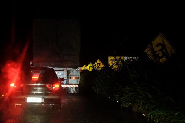 JOINVILLE, SC, BRASIL, 31-01-2018Condições da Serra Dona Francisca ( SC 418 ), em Joinville. Vegetação está cobrindo a sinalização e roubo de fios de cobre deixaram a Serra sem luz. Na primeira curva da Serra, só em janeiro, aconteceram 3 acidentes... JOINVILLE, SC, BRASIL, 31-01-2018Condições da Serra Dona Francisca ( SC 418 ), em Joinville. Vegetação está cobrindo a sinalização e roubo de fios de cobre deixaram a Serra sem luz. Na primeira curva da Serra, só em janeiro, aconteceram 3 acidentes...