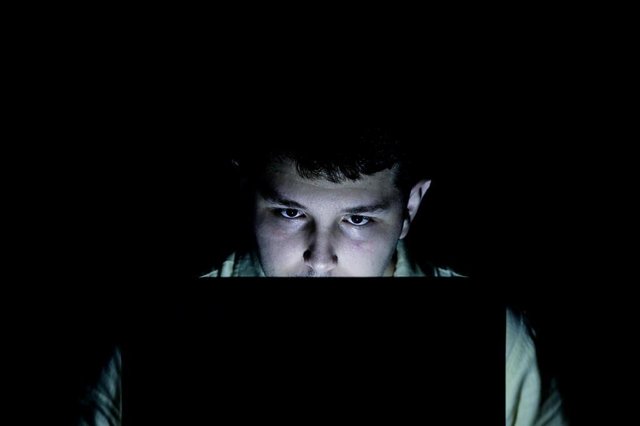 Marcelo Gandra Silva trabalha com segurança da informação na Fiesc e tem uma postura cautelosa no uso de smartphone, redes sociais, aplicativos. Ele, por exemplo, procura tampar a webcam quando não está em uso. (FOTO: TIAGO GHIZONI/DIÁRIO CATARINENSE - FLORIANÓPOLIS, SANTA CATARINA, BRASIL - 12/04/2018) Marcelo Gandra Silva trabalha com segurança da informação na Fiesc e tem uma postura cautelosa no uso de smartphone, redes sociais, aplicativos. Ele, por exemplo, procura tampar a webcam quando não está em uso. (FOTO: TIAGO GHIZONI/DIÁRIO CATARINENSE - FLORIANÓPOLIS, SANTA CATARINA, BRASIL - 12/04/2018)