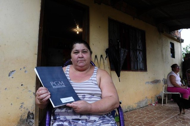 PORTO ALEGRE,RS,BRASIL.2018-04-03.Moradores do Loteamento Condomínio Mariante, no bairro Lomba do Pinheiro, receberam títulos de propriedade do governo. Esse é o maior loteamento irregular da Capital já regularizado pela Procuradoria-Geral do Município (PGM).Na foto.Zelir Albani(RONALDO BERNARDI/AGENCIA RBS). PORTO ALEGRE,RS,BRASIL.2018-04-03.Moradores do Loteamento Condomínio Mariante, no bairro Lomba do Pinheiro, receberam títulos de propriedade do governo. Esse é o maior loteamento irregular da Capital já regularizado pela Procuradoria-Geral do Município (PGM).Na foto.Zelir Albani(RONALDO BERNARDI/AGENCIA RBS).