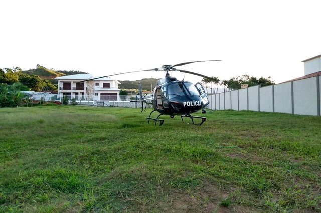 A operação Fim da Linha foi realizada na manhã desta quinta-feira para combater uma organização criminosa envolvida com o tráfico de drogas no Litoral Sul do Estado. A operação Fim da Linha foi realizada na manhã desta quinta-feira para combater uma organização criminosa envolvida com o tráfico de drogas no Litoral Sul do Estado.