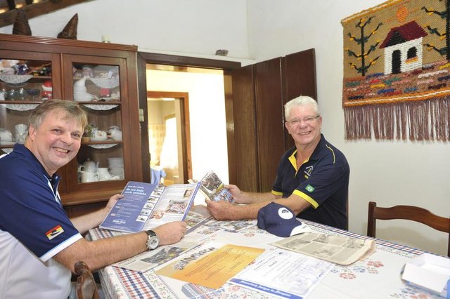 Blumenau - SC - Brasil - 19042018 - Stammtisch acontece sábado na rua XV em Blumenau, Charles Schneider ( filho) e Alcides Charles Schneider (pai) Blumenau - SC - Brasil - 19042018 - Stammtisch acontece sábado na rua XV em Blumenau, Charles Schneider ( filho) e Alcides Charles Schneider (pai)