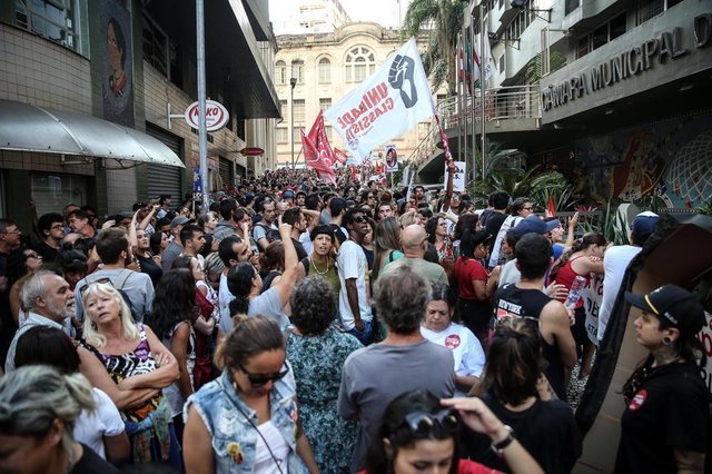 FLORIANOPOLIS, SC, BRASIL, 21/04/2018 - Votacao na Camara de Vereadores termina com aprovacao das OS e confronto da PM com manifestantes contrarios FLORIANOPOLIS, SC, BRASIL, 21/04/2018 - Votacao na Camara de Vereadores termina com aprovacao das OS e confronto da PM com manifestantes contrarios