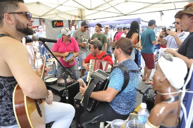 Blumenau - SC - Brasil - 21042018 - Stammtisch, encontro de amigos na rua XV centro Blumenau. Blumenau - SC - Brasil - 21042018 - Stammtisch, encontro de amigos na rua XV centro Blumenau.