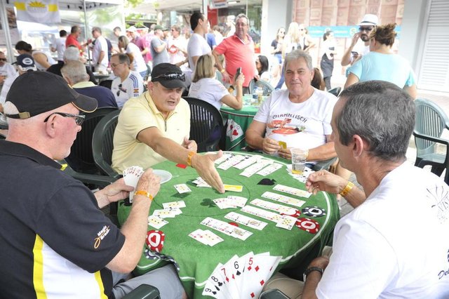 Blumenau - SC - Brasil - 21042018 - Stammtisch, encontro de amigos na rua XV centro Blumenau. Blumenau - SC - Brasil - 21042018 - Stammtisch, encontro de amigos na rua XV centro Blumenau.