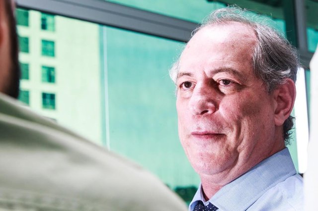 ITAJAI, SC, BRASIL, 11.04.2018: Ciro Gomes, pré candidato em almoço/coletiva de imprensa. (Foto: Diorgenes Pandini/Diário Catarinense)Indexador: Diorgenes Pandini ITAJAI, SC, BRASIL, 11.04.2018: Ciro Gomes, pré candidato em almoço/coletiva de imprensa. (Foto: Diorgenes Pandini/Diário Catarinense)Indexador: Diorgenes Pandini