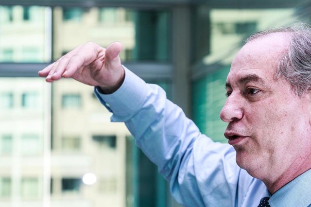 ITAJAI, SC, BRASIL, 11.04.2018: Ciro Gomes, pré candidato em almoço/coletiva de imprensa. (Foto: Diorgenes Pandini/Diário Catarinense)Indexador: Diorgenes Pandini ITAJAI, SC, BRASIL, 11.04.2018: Ciro Gomes, pré candidato em almoço/coletiva de imprensa. (Foto: Diorgenes Pandini/Diário Catarinense)Indexador: Diorgenes Pandini