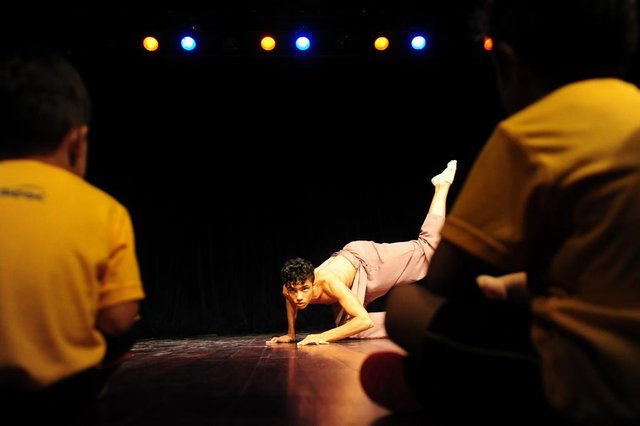 JOINVILLE,SC,BRASIL,23-04-2018.Semana da Dança.Escola de Teatro Bolshoi se apresenta aos aluninhos do SESC, Joinville.(Foto:Salmo Duarte/A Notícia) JOINVILLE,SC,BRASIL,23-04-2018.Semana da Dança.Escola de Teatro Bolshoi se apresenta aos aluninhos do SESC, Joinville.(Foto:Salmo Duarte/A Notícia)
