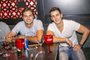 Pilotos da StokCar jantam no restaurante 300. NA FOTO: Nelsinho Piquet e Diego Nunes