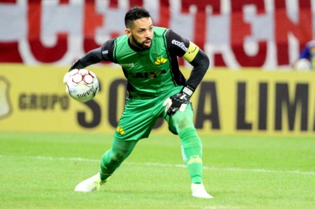 NÁUTICO E CRICIÚMAPE - NÁUTICO-CRICIÚMA - ESPORTES - O goleiro Luiz completa neste sábado 150 jogos com a camisa do Criciúma durante a partida Náutico PE e Criciúma SC, válida pela Série B do Campeonato Brasileiro 2017, na Arena de Pernambuco, no Recife (PE), neste sábado (29). 29/07/2017 - Foto: MARLON COSTA/FUTURA PRESS/FUTURA PRESS/ESTADÃO CONTEÚDOEditoria: ESPORTESLocal: RECIFEIndexador: MARLON COSTAFotógrafo: FUTURA PRESS NÁUTICO E CRICIÚMAPE - NÁUTICO-CRICIÚMA - ESPORTES - O goleiro Luiz completa neste sábado 150 jogos com a camisa do Criciúma durante a partida Náutico PE e Criciúma SC, válida pela Série B do Campeonato Brasileiro 2017, na Arena de Pernambuco, no Recife (PE), neste sábado (29). 29/07/2017 - Foto: MARLON COSTA/FUTURA PRESS/FUTURA PRESS/ESTADÃO CONTEÚDOEditoria: ESPORTESLocal: RECIFEIndexador: MARLON COSTAFotógrafo: FUTURA PRESS