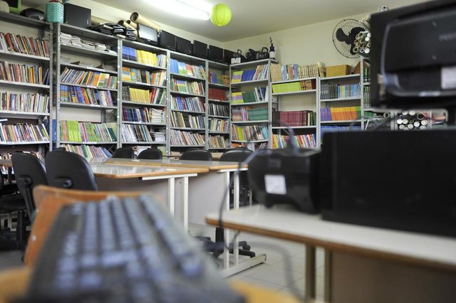 Computadores esquecidos no antigo laboratório de informática da escola Hermann Hamann, no bairro Fortaleza, em Blumenau Computadores esquecidos no antigo laboratório de informática da escola Hermann Hamann, no bairro Fortaleza, em Blumenau