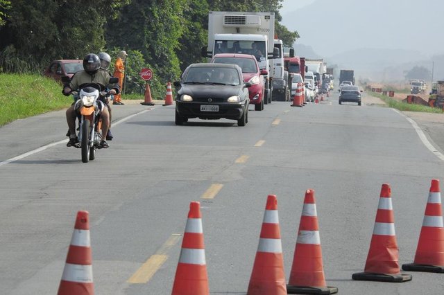 ARQUARI,SC,BRASIL,30-04-2018.Começa obras de recapeamento da Br 280 trecho de Araquari e Guaramirim.(Foto:Salmo Duarte/A Notícia)Indexador: Maykon Lammerhirt ARQUARI,SC,BRASIL,30-04-2018.Começa obras de recapeamento da Br 280 trecho de Araquari e Guaramirim.(Foto:Salmo Duarte/A Notícia)Indexador: Maykon Lammerhirt