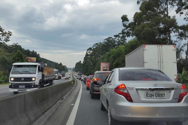 PRF registra lentidão na BR-101, no litoral PRF registra lentidão na BR-101, no litoral