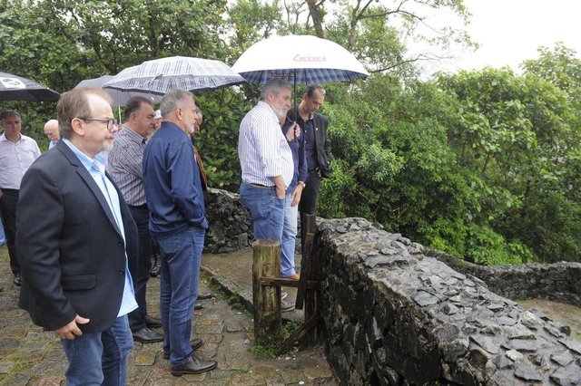 JOINVILLE,SC,BRASIL,02-05-2018.Secretario de infraestrutura do estado e autoridades empresáriais de joinville e São Bento do Sul,fazem visita na serra.Paulo França,secretário (camisa listrada)(Foto:Salmo Duarte/A Notícia)Indexador: Maykon Lammerhirt JOINVILLE,SC,BRASIL,02-05-2018.Secretario de infraestrutura do estado e autoridades empresáriais de joinville e São Bento do Sul,fazem visita na serra.Paulo França,secretário (camisa listrada)(Foto:Salmo Duarte/A Notícia)Indexador: Maykon Lammerhirt
