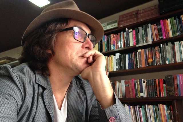 Joel Gehlen lança primeiro livro de poesias em Joinville Joel Gehlen lança primeiro livro de poesias em Joinville