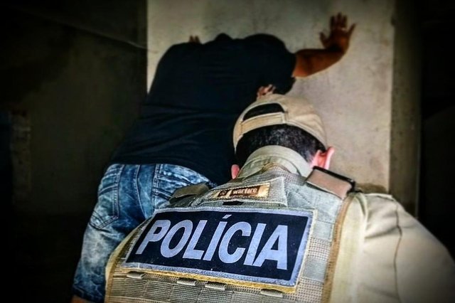 Polícia faz operação à paisana para combater consumo e tráfico de drogas em Blumenau Polícia faz operação à paisana para combater consumo e tráfico de drogas em Blumenau