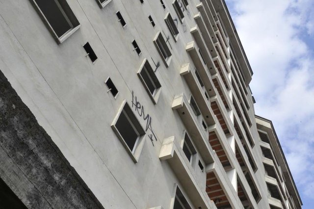Blumenau - SC - Brasil - 04052018 - Casas e prédios abandonados em Blumenau, prédio ao lado do terminal da Proeb. Blumenau - SC - Brasil - 04052018 - Casas e prédios abandonados em Blumenau, prédio ao lado do terminal da Proeb.