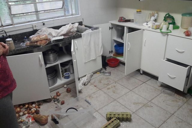 Escola é alvo de assaltantes em Guaramirim Escola é alvo de assaltantes em Guaramirim
