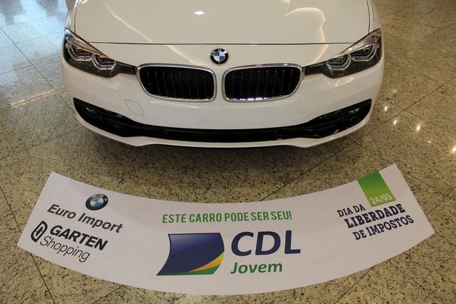 BMW que será vendida sem impostos está exposta no Garten Shopping BMW que será vendida sem impostos está exposta no Garten Shopping