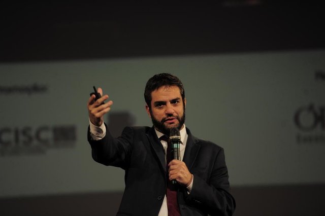 Rafael Cortez: Sócio da Tendências Consultoria, doutor em Ciência Política pela USP, professor universitário, especialista em instituições brasileiras, política comparada e economia política.Sessão: Cenários Economia & PolíticaPalestra: Cenário Político Rafael Cortez: Sócio da Tendências Consultoria, doutor em Ciência Política pela USP, professor universitário, especialista em instituições brasileiras, política comparada e economia política.Sessão: Cenários Economia & PolíticaPalestra: Cenário Político