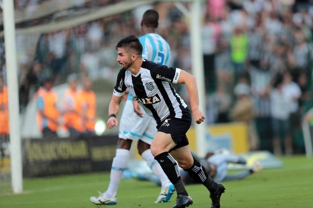 Guilherme QueirozFLORIANÓPOLIS, SC, BRASIL 10/04/2016:ESPORTE: Clássico 412, Figueirense X Avaí. O Figueira venceu a pertida em casa no estádio Orlando Scarpelli com o gol marcado por Queiroz (FOTO) ,que entrou para definir o placar de 1X0. Guilherme QueirozFLORIANÓPOLIS, SC, BRASIL 10/04/2016:ESPORTE: Clássico 412, Figueirense X Avaí. O Figueira venceu a pertida em casa no estádio Orlando Scarpelli com o gol marcado por Queiroz (FOTO) ,que entrou para definir o placar de 1X0.