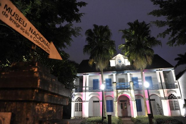 Museu Nacional da Imigração e Colonização com iluminação colorida. Museu Nacional da Imigração e Colonização com iluminação colorida.