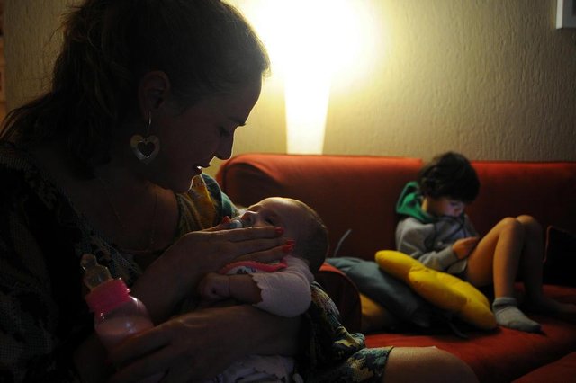 CAXIAS DO SUL, RS, BRASIL 10/05/2018Pauta para o dia as mães. na foto Claudia Muraro, mãe de Angelo, 5 anos, e de Martina, três meses. Ela conseguiu engravidar dos dois graças a fertilização artificial(Felipe Nyland/Agência RBS) CAXIAS DO SUL, RS, BRASIL 10/05/2018Pauta para o dia as mães. na foto Claudia Muraro, mãe de Angelo, 5 anos, e de Martina, três meses. Ela conseguiu engravidar dos dois graças a fertilização artificial(Felipe Nyland/Agência RBS)