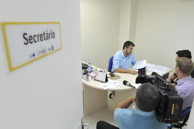 Gaspar - SC - Brasil - 11052018 - Médico José Alberto Dantas trabalho no hospital de Gaspar com suspenção pelo CRM. Secretário de saúde Carlos Pereira. Gaspar - SC - Brasil - 11052018 - Médico José Alberto Dantas trabalho no hospital de Gaspar com suspenção pelo CRM. Secretário de saúde Carlos Pereira.