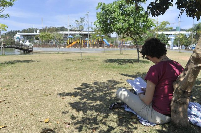 Leitura no parque Ramiro Ruediger Leitura no parque Ramiro Ruediger