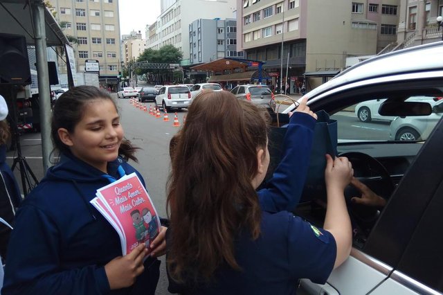 Campanha do Agasalho de Caxias do Sul começa neste sábado (12).Lançamento é na Praça Dante Alighieri, entre 8h e 18h, com o apoio de Bandeirantes de Caxias. Na foto, Rafaela Maia, 10. Campanha do Agasalho de Caxias do Sul começa neste sábado (12).Lançamento é na Praça Dante Alighieri, entre 8h e 18h, com o apoio de Bandeirantes de Caxias. Na foto, Rafaela Maia, 10.