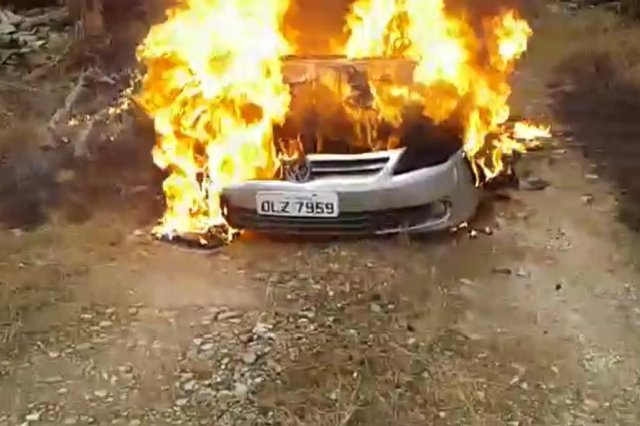 carro de suspeito de balear criança em joinville é encontrado incendiado em araquari carro de suspeito de balear criança em joinville é encontrado incendiado em araquari
