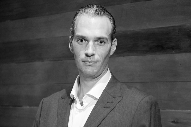 Jonathan Roger LinzmeyerEmpresário, fundador da TBS Feiras e Eventos Jonathan Roger LinzmeyerEmpresário, fundador da TBS Feiras e Eventos