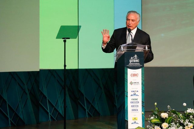 FLORIANÓPOLIS, SC, BRASIL 16/05/2018. POLÍTICA. O presidente da República Michel Temer (MDB) deve ficar cerca de duas horas e meia em Santa Catarina na noite desta quarta-feira. Canasvieiras, norte da Ilha, onde participa da solenidade de abertura do 90º Encontro Nacional da Indústria da Construção (Enic), no Centro de Eventos Luiz Henrique da Silveira. Na foto o governador Pinho Moreira FLORIANÓPOLIS, SC, BRASIL 16/05/2018. POLÍTICA. O presidente da República Michel Temer (MDB) deve ficar cerca de duas horas e meia em Santa Catarina na noite desta quarta-feira. Canasvieiras, norte da Ilha, onde participa da solenidade de abertura do 90º Encontro Nacional da Indústria da Construção (Enic), no Centro de Eventos Luiz Henrique da Silveira. Na foto o governador Pinho Moreira