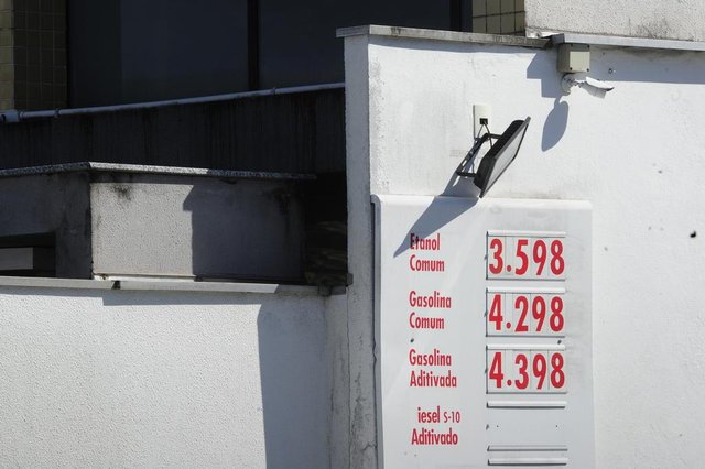 JOINVILLE,SC,BRASIL,22-05-2018.Aumento no preço da gasolina comum.(Foto:Salmo Duarte/A Notícia) JOINVILLE,SC,BRASIL,22-05-2018.Aumento no preço da gasolina comum.(Foto:Salmo Duarte/A Notícia)