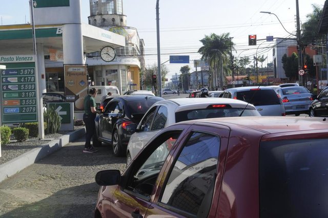 JOINVILLE,SC,BRASIL,24-05-2018.Falte de combustível em Joinville.Posto na rua João Colin esquina com Max Colin.(Foto:Salmo Duarte/A Notícia) JOINVILLE,SC,BRASIL,24-05-2018.Falte de combustível em Joinville.Posto na rua João Colin esquina com Max Colin.(Foto:Salmo Duarte/A Notícia)
