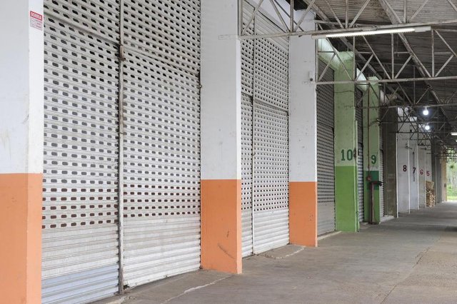 JOINVILLE,SC,BRASIL,24-05-2018.Falte de combustível já afeta abastecimento verdura no Ceasa de Joinville.Box no Ceasa Fechados.(Foto:Salmo Duarte/A Notícia) JOINVILLE,SC,BRASIL,24-05-2018.Falte de combustível já afeta abastecimento verdura no Ceasa de Joinville.Box no Ceasa Fechados.(Foto:Salmo Duarte/A Notícia)