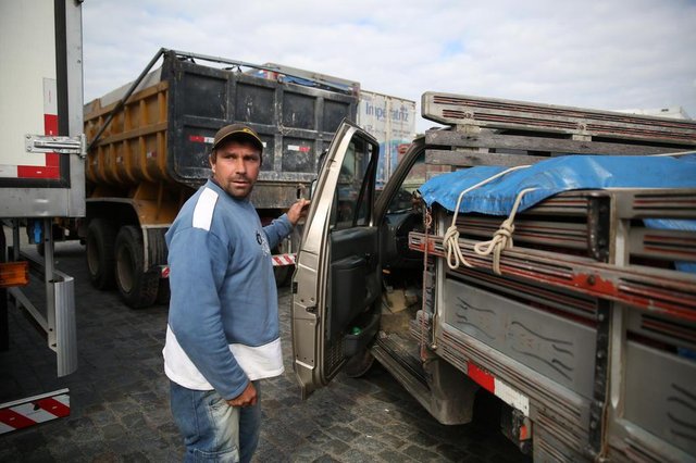 Bloquei na BR0=-101 em PAlhoçasLaurimar WerlichProdutor de Rancho Queimado e foi parado pelo bloqueio dos caminhoneiros em Palhoça. Bloquei na BR0=-101 em PAlhoçasLaurimar WerlichProdutor de Rancho Queimado e foi parado pelo bloqueio dos caminhoneiros em Palhoça.