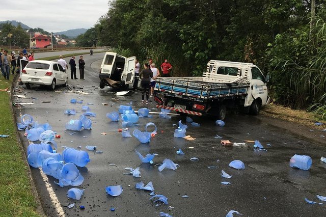 Acidente na Via Expressa em Blumenau Acidente na Via Expressa em Blumenau